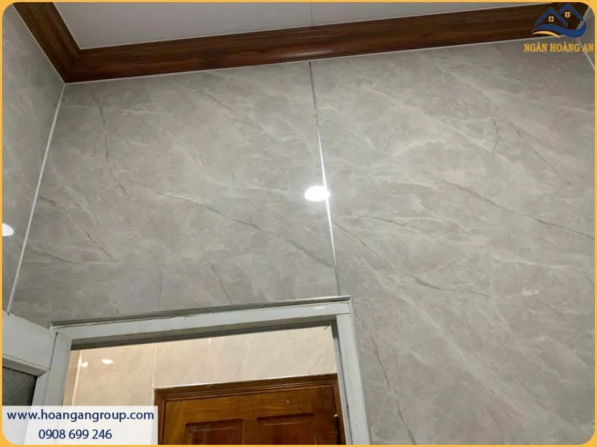 Phòng Khách Được Ốp Tường Bằng Tấm Nhựa PVC Giả Bê Tông Đẹp Và Thu Hút Phòng Khách Được Ốp Tường Bằng Tấm Nhựa PVC Giả Bê Tông Đẹp Và Thu Hút